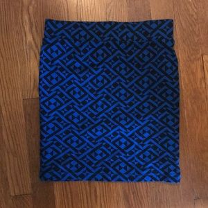 Bow tie pattern body con skirt